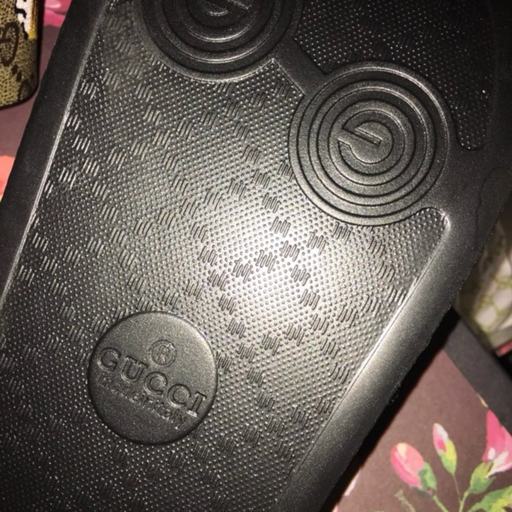 SOLD Gucci Slides - Picture 4 of 6